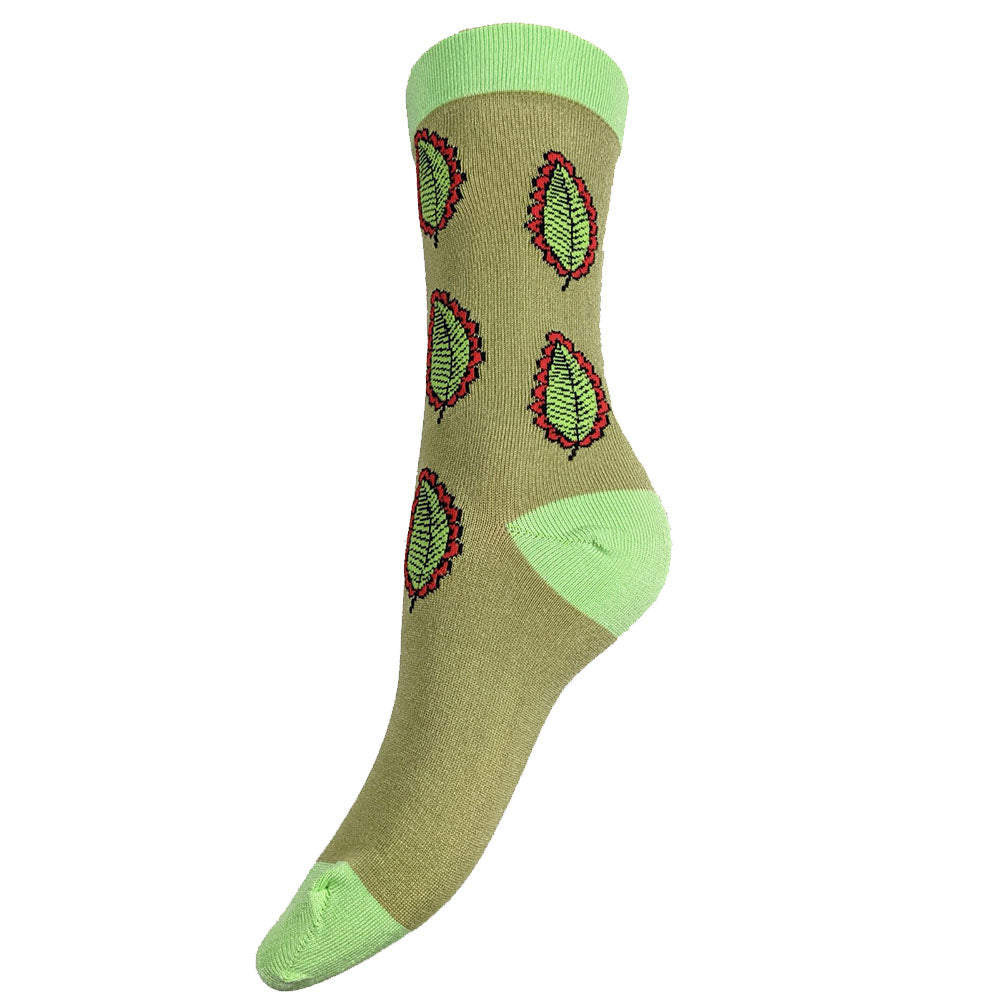 Beige bamboo socks with green heel toe and cuff and leaf motif, size 4-7